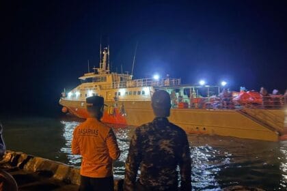 kapal wisata Mentawai karam