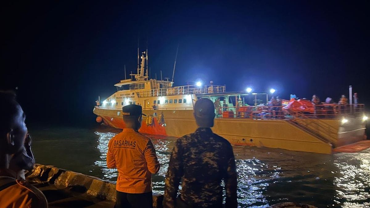 kapal wisata Mentawai karam